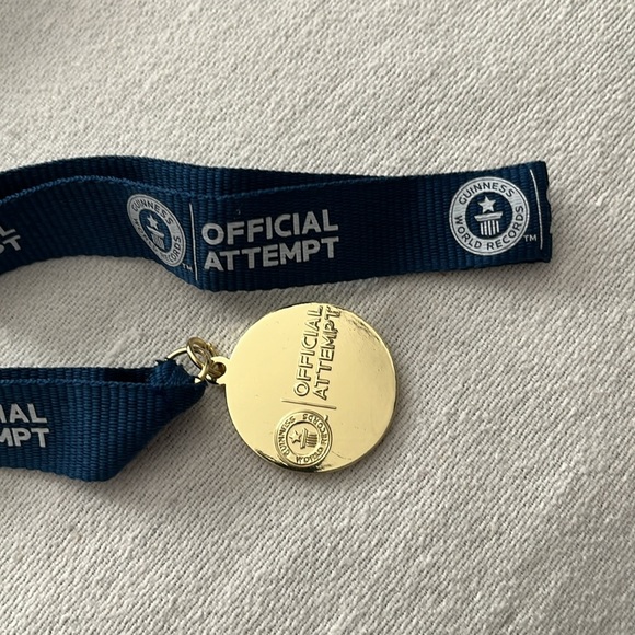 NWT Guinness World Records LOT of 3 Ballcap HAT Lanyard Metal Lapel Pin Official - Picture 8 of 17